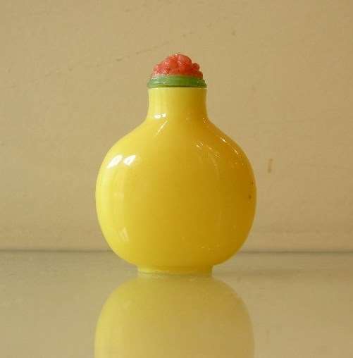 The glass snuff bolttle Qing period